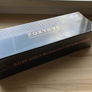 *New* FoxyBae Dryer Brush